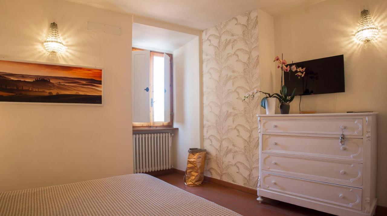 Appartamento Le Palme Con Terrazze In Centro 圣吉米纳诺 外观 照片